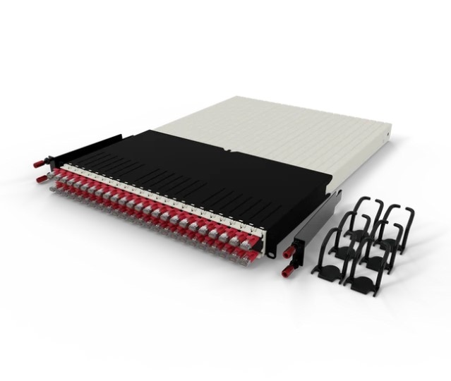 PATCHBOX® ONE zestaw 24 kaset Cat.6a (STP, Czerwony, 0.8m / 8RU)